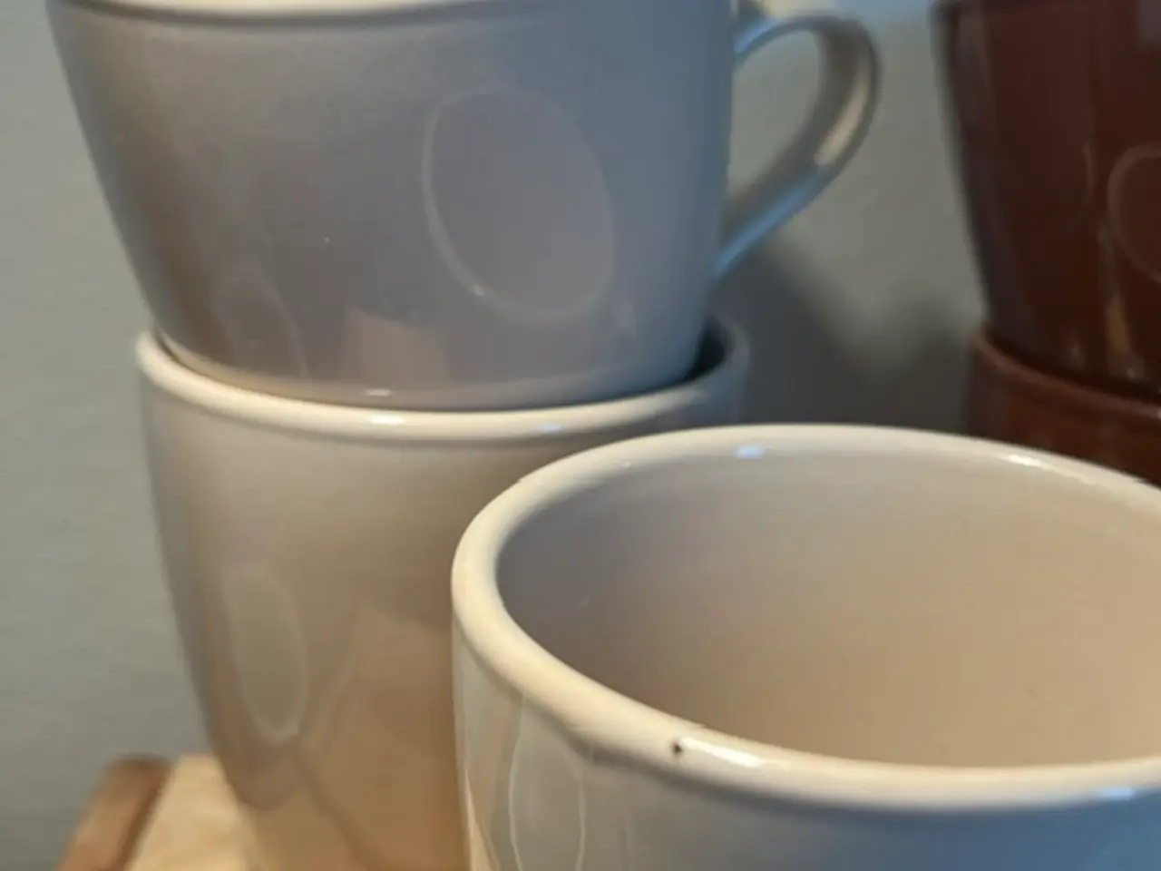 Billede 4 - 8 søde små Galzone porcelænskrus i varme nuancer