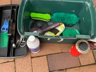 Striglekasse med indhold 