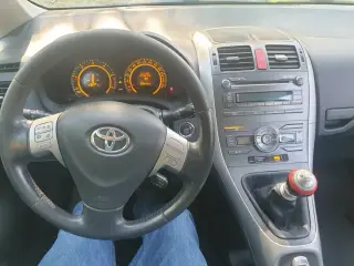Toyota. Auris 2,0 D-4d 5-dørs Hb D 6 gear