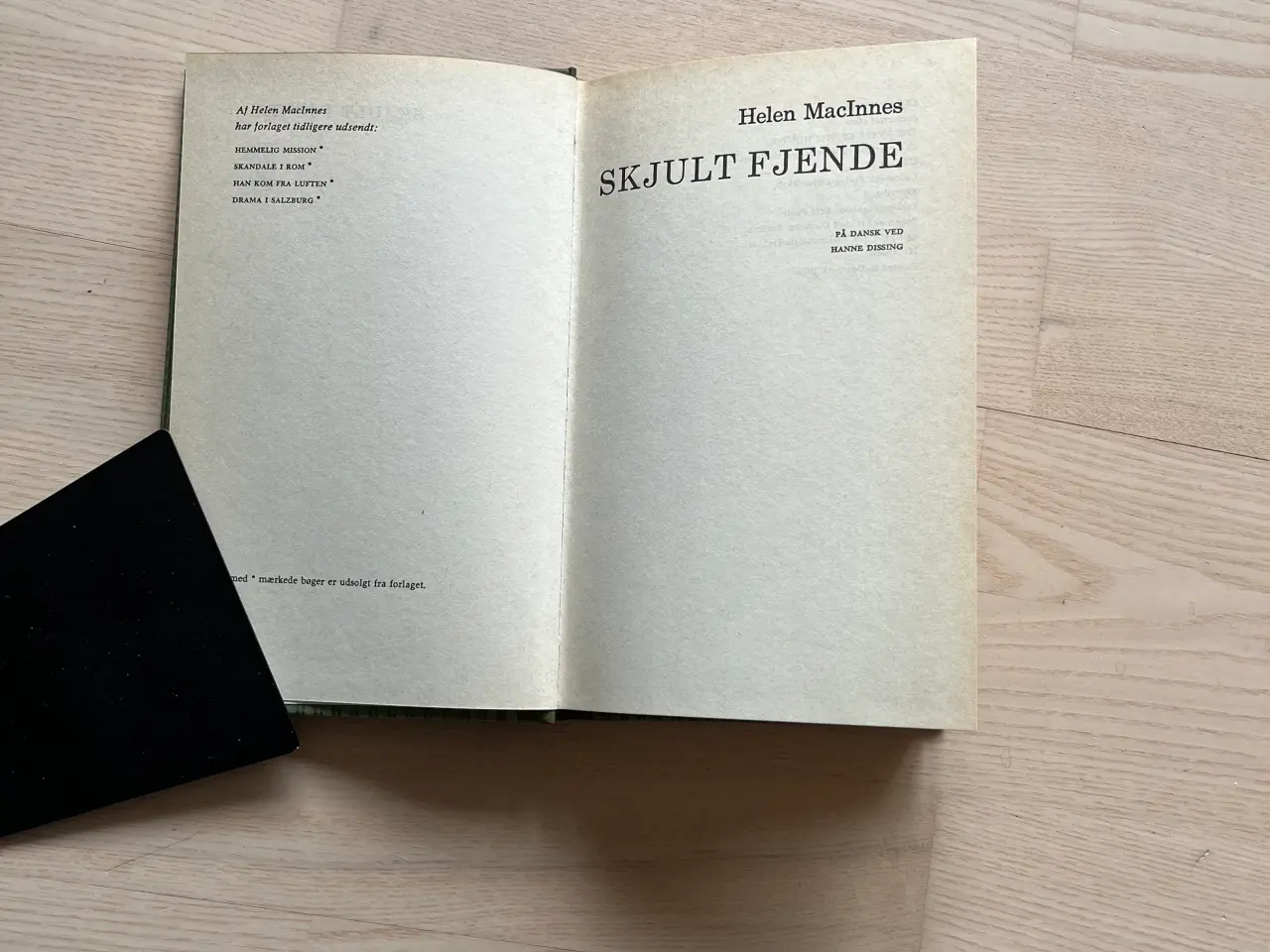 Billede 2 - Skjult Fjende af Helen MacInnes