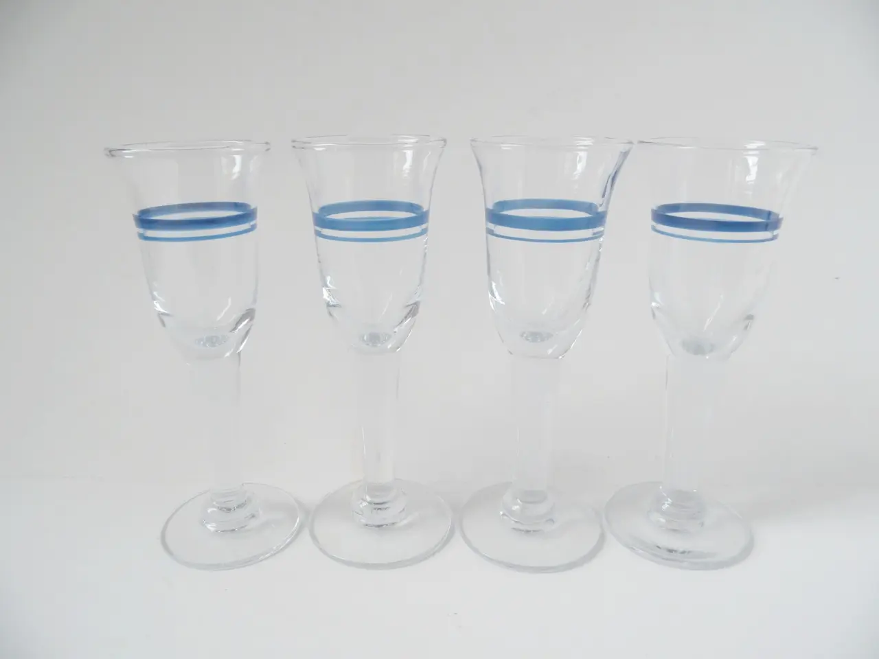 Billede 1 - Blå Klokke 4 stk. snapseglas