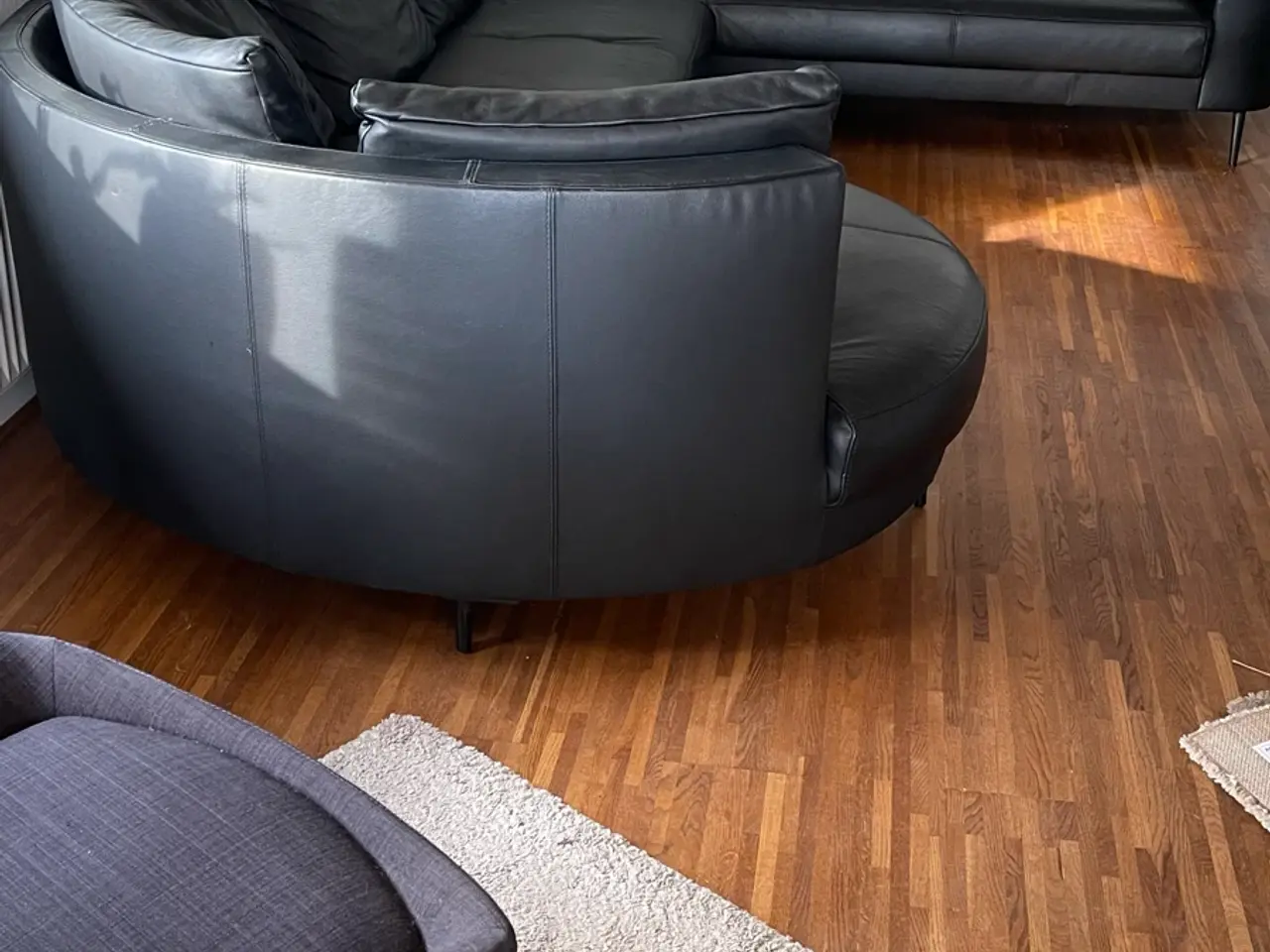 Billede 4 - Flot sort hjørnesofa sælges