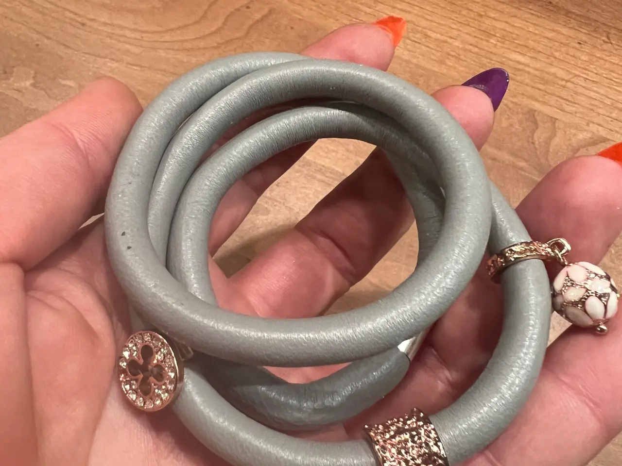 Billede 4 - Flot pilgrim armbånd med 3 charms