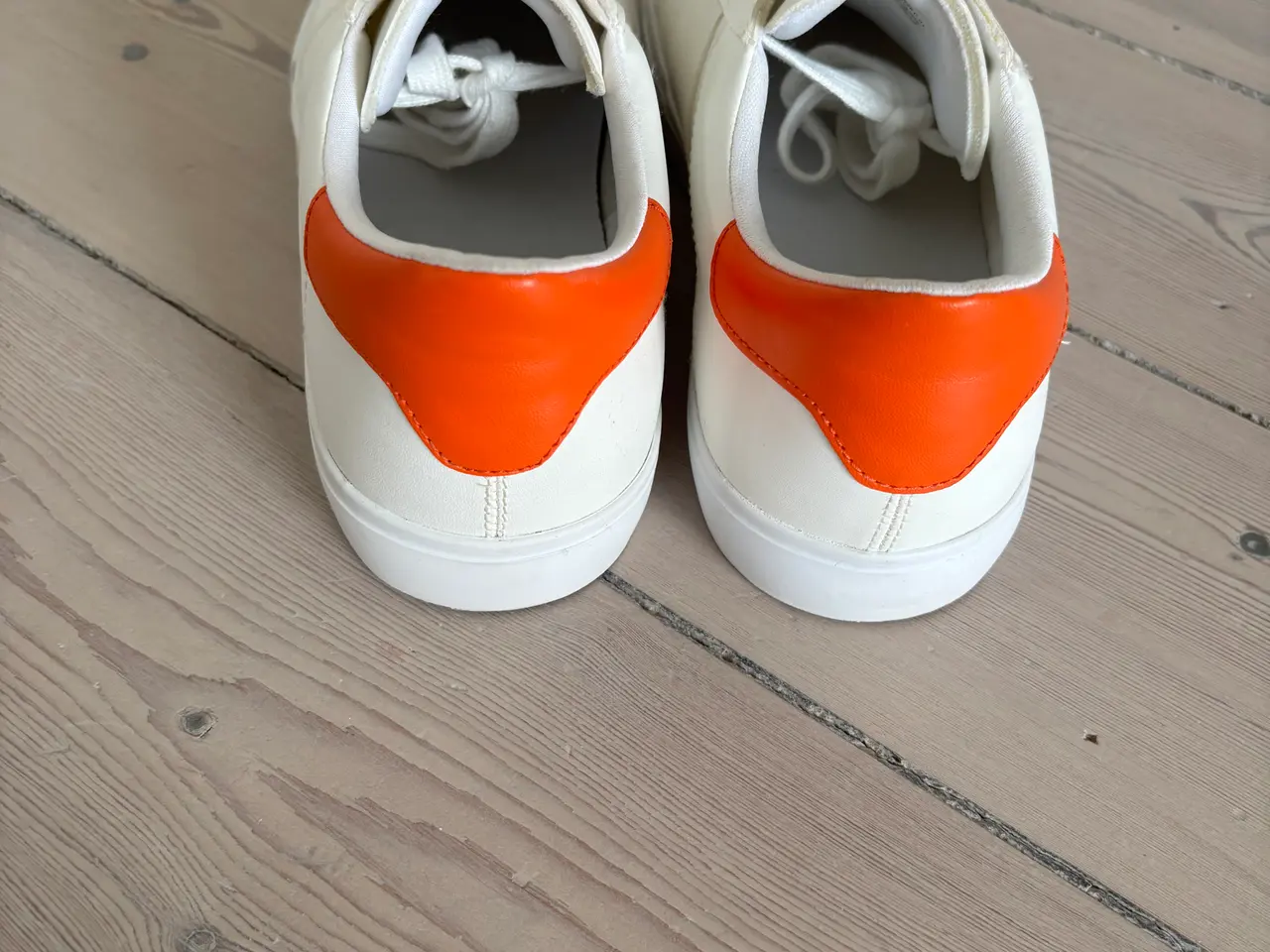 Billede 4 - Hvid sneakers str. 39