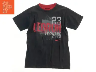 LeBron James T-shirt fra Nike (str. 140)