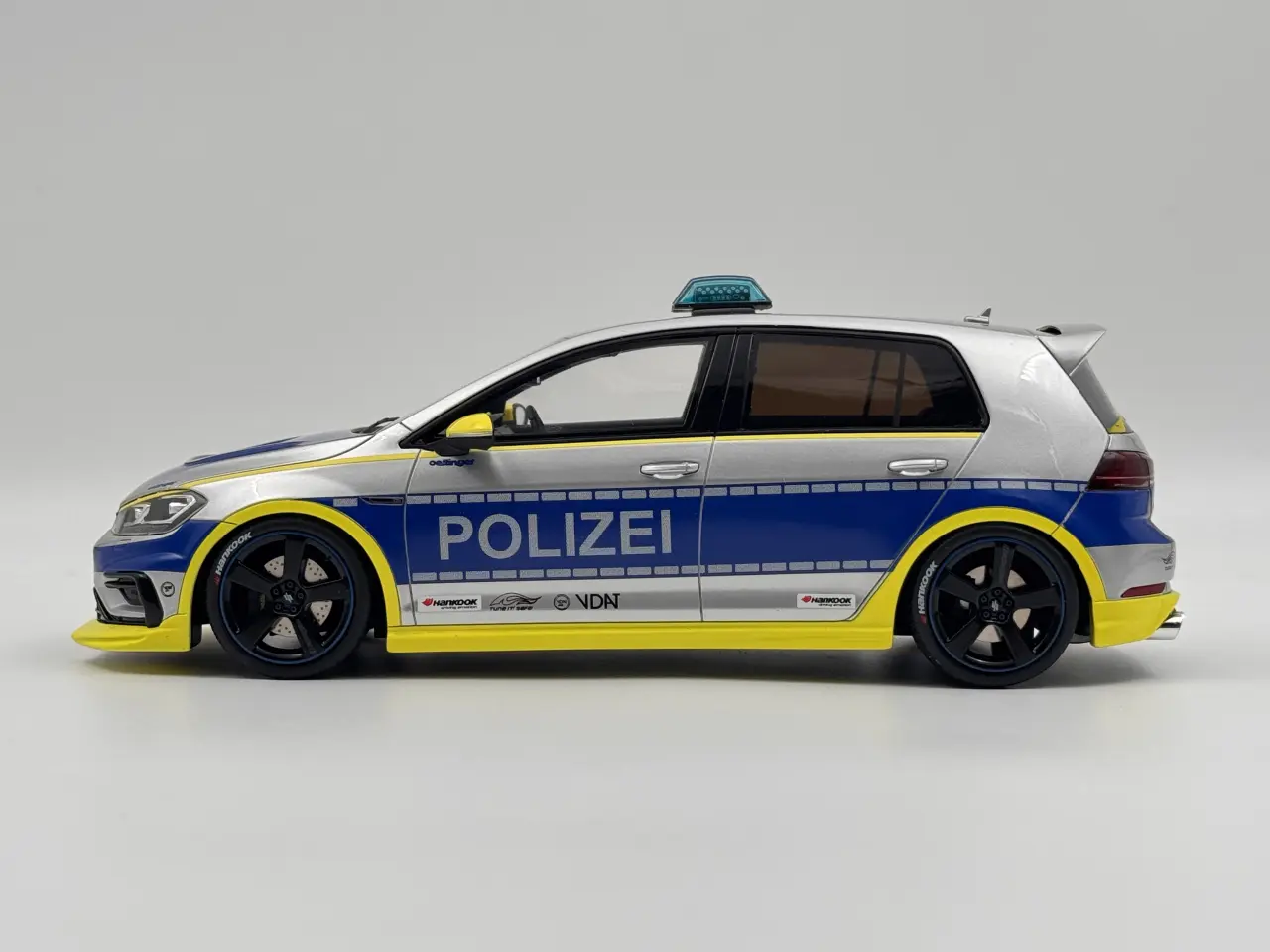 Billede 2 - 2017 VW Golf 400 R Oettinger Polizei 1:18
