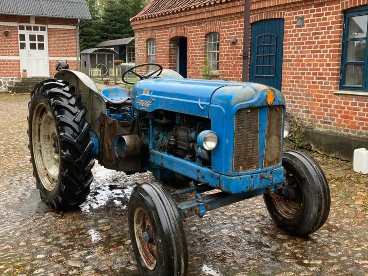 Billede 1 - Fordson major helt nye dæk