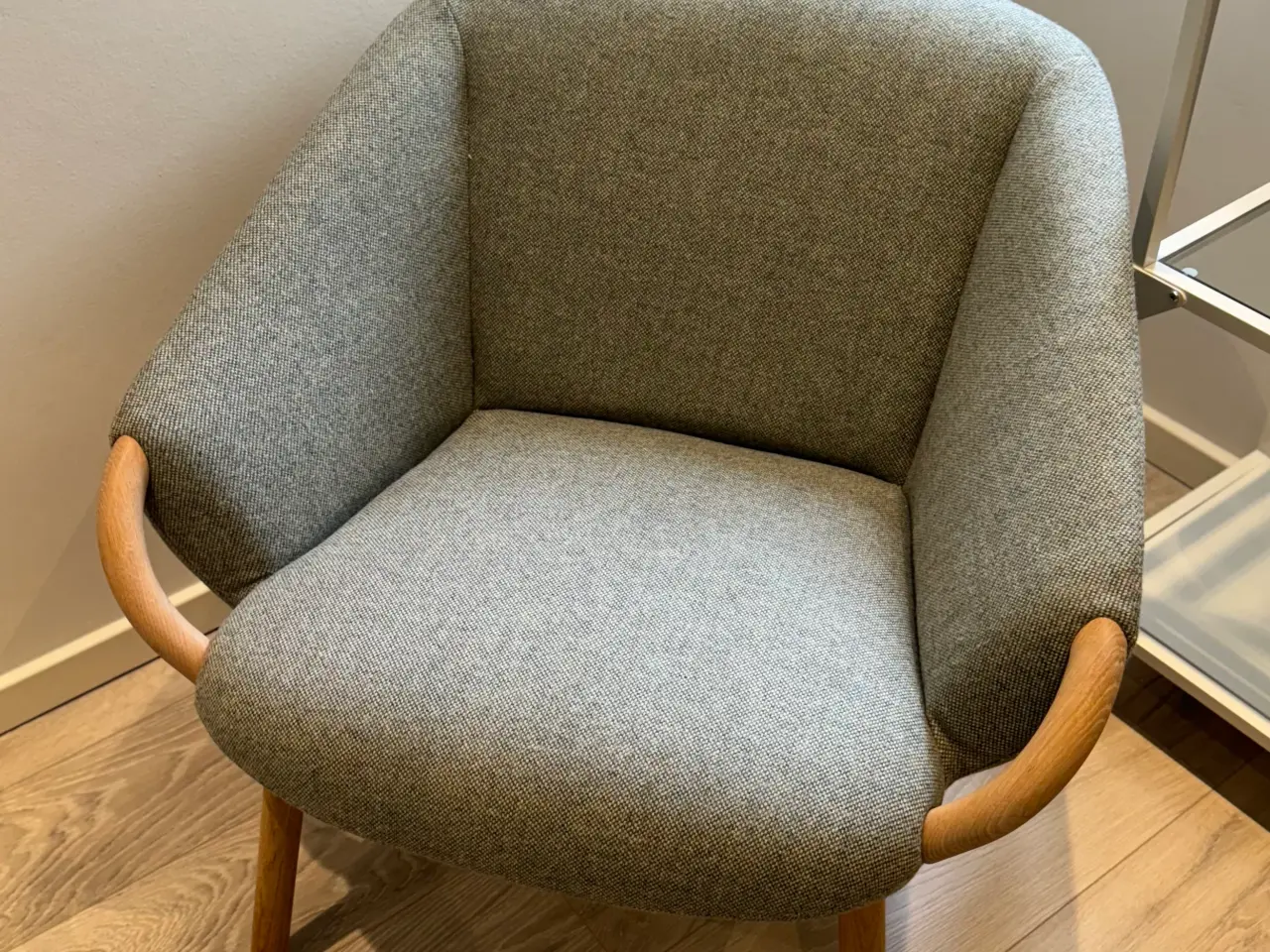 Billede 2 - sofa med sofabord samt 2 stole samt puf