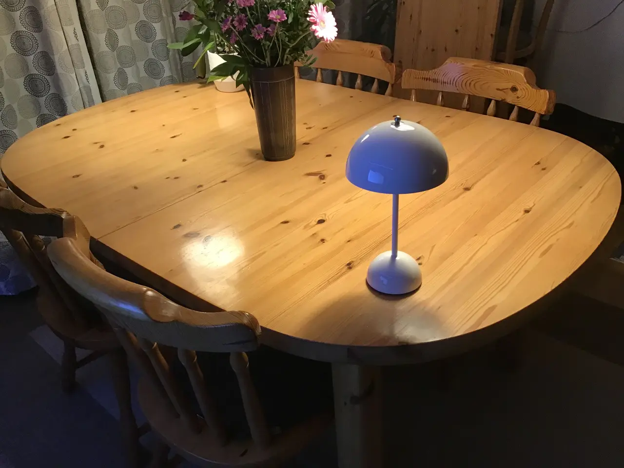 Billede 1 - Spisebord med 8 stole