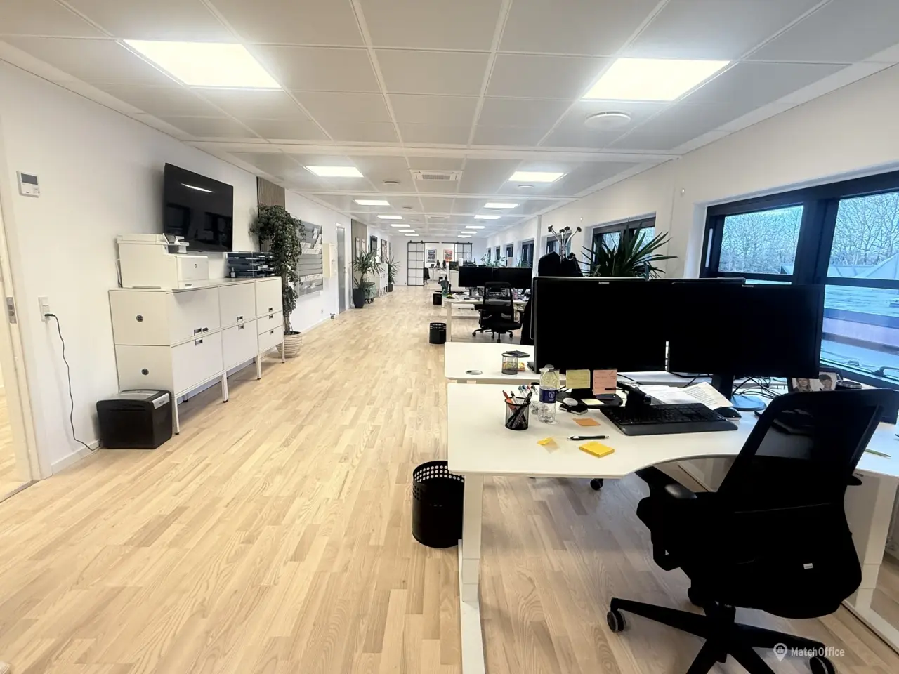 Billede 1 - Flerbrugerejendom m. kantine. reception og gratis parkering