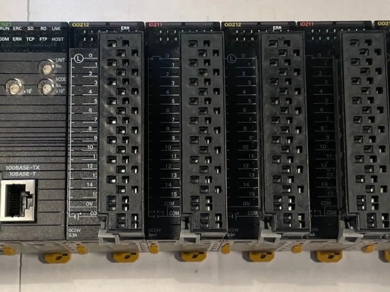 Billede 1 - Omron CJ2M-CPU33 PLC System med CJ1W-ETN21, 3x & –