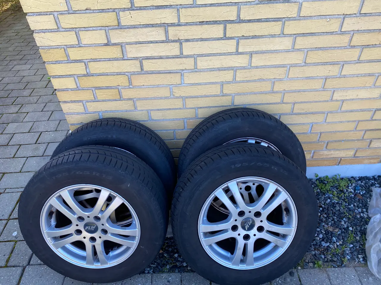 Billede 3 - Alufælge med sommerdæk
