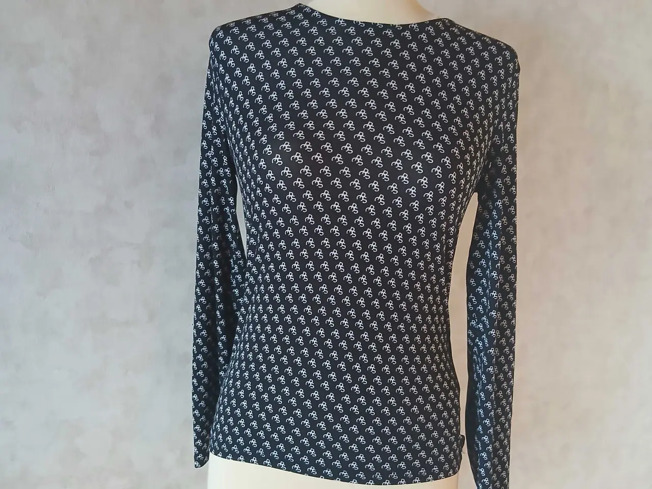 Billede 1 - Mønstret Pieces top/bluse str S 