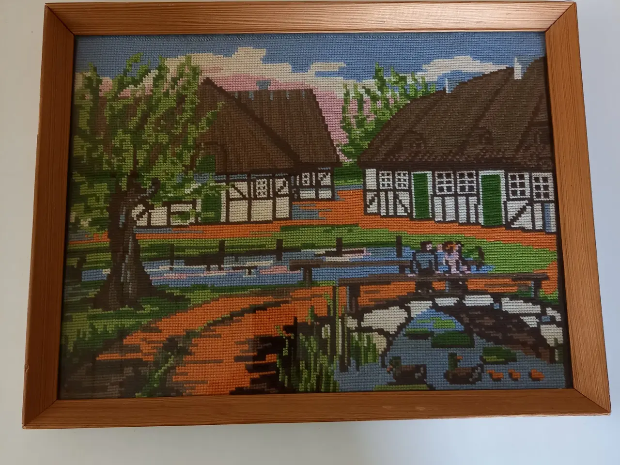 Billede 1 - Broderet landskabsbillede i korssting