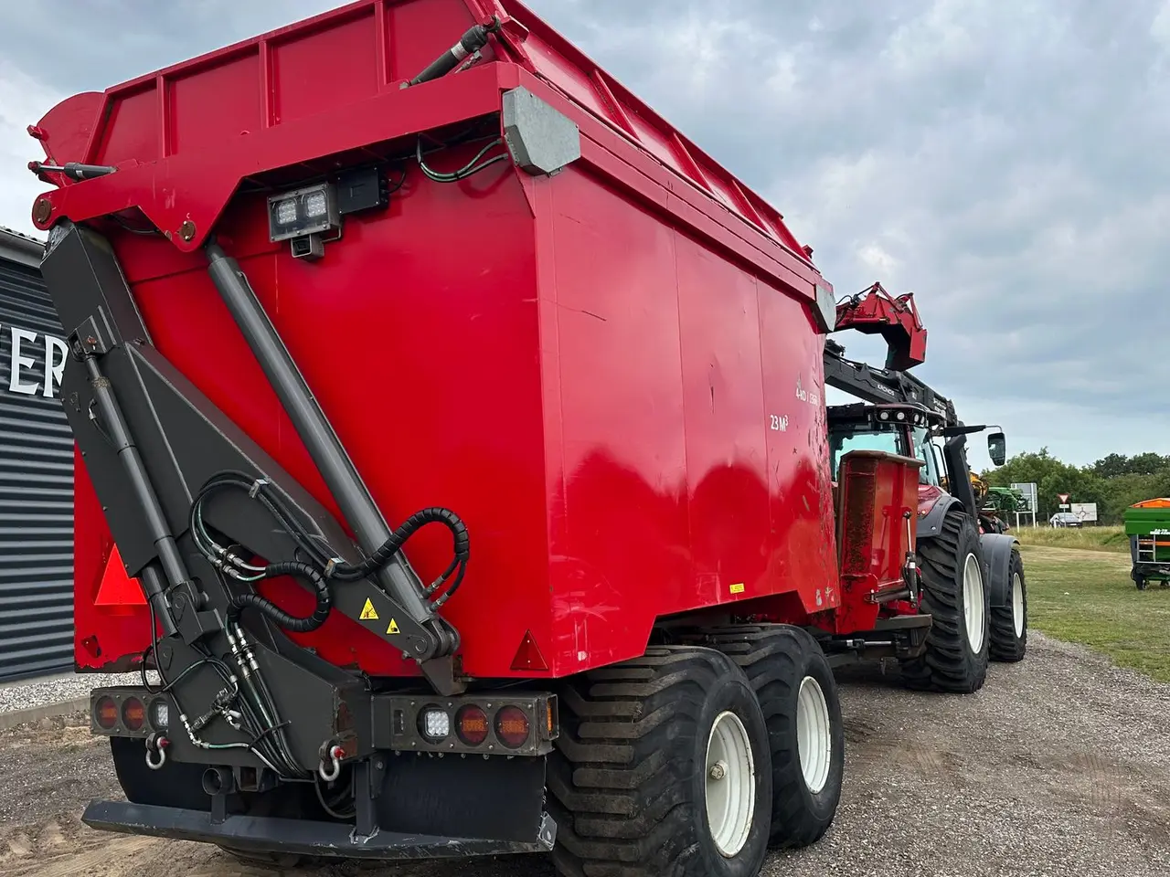 Billede 11 - Valtra T234s Med Jenz 360 Flishugger og Alsidig 23m3 Flisvogn