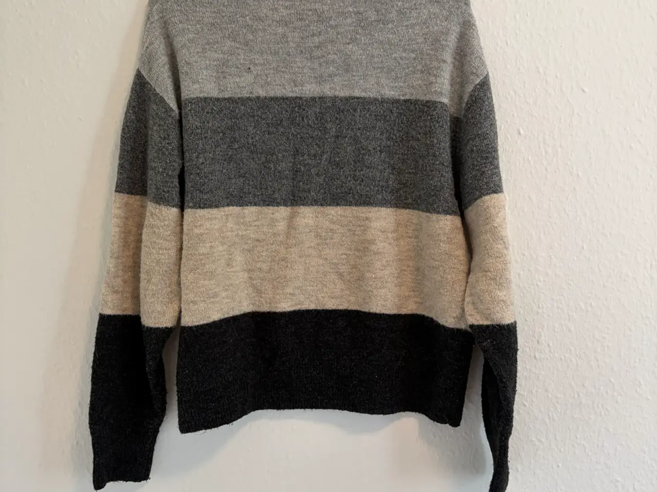 Billede 2 - 4-farvet striktrøje fra H&M