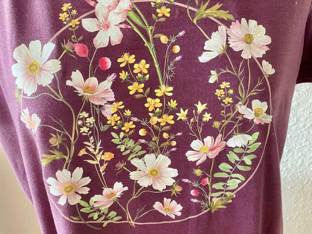 Billede 2 - T-shirt L med blomsterprint