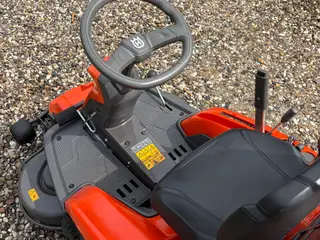 Husqvarna R216T AWD