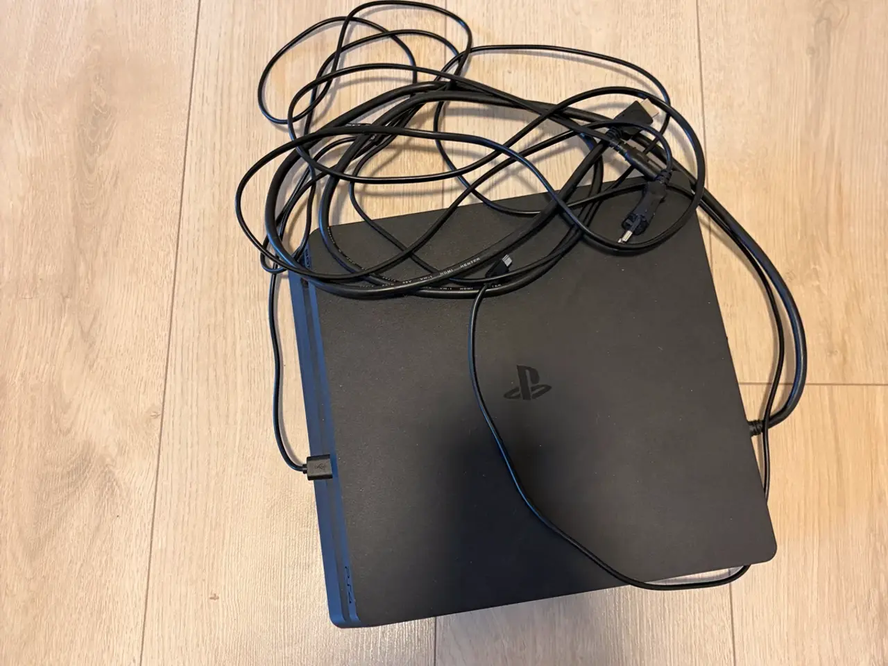 Billede 2 - PlayStation 4 + spil og 2 kontrollere