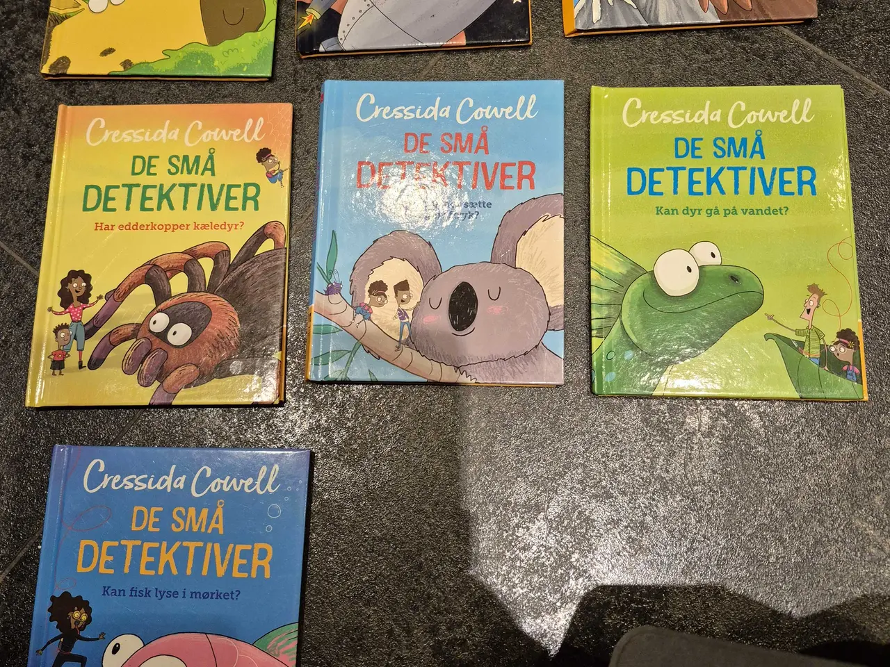 Billede 1 - Samlet sæt med 7 bøger i serien De små detektiver 
