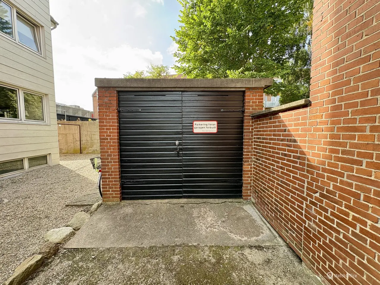 Billede 1 - Garage til leje på Thuresensgade 11