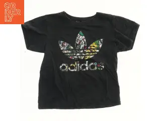 Kortærmet T-shirt med farverigt logo fra Adidas (str. 116)
