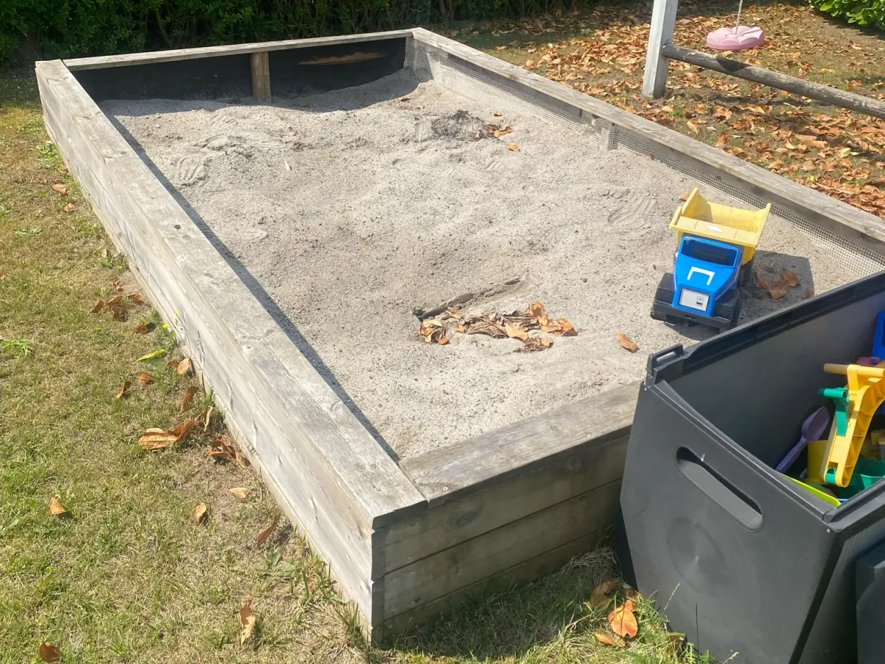 Billede 2 - Sandkasse med sand
