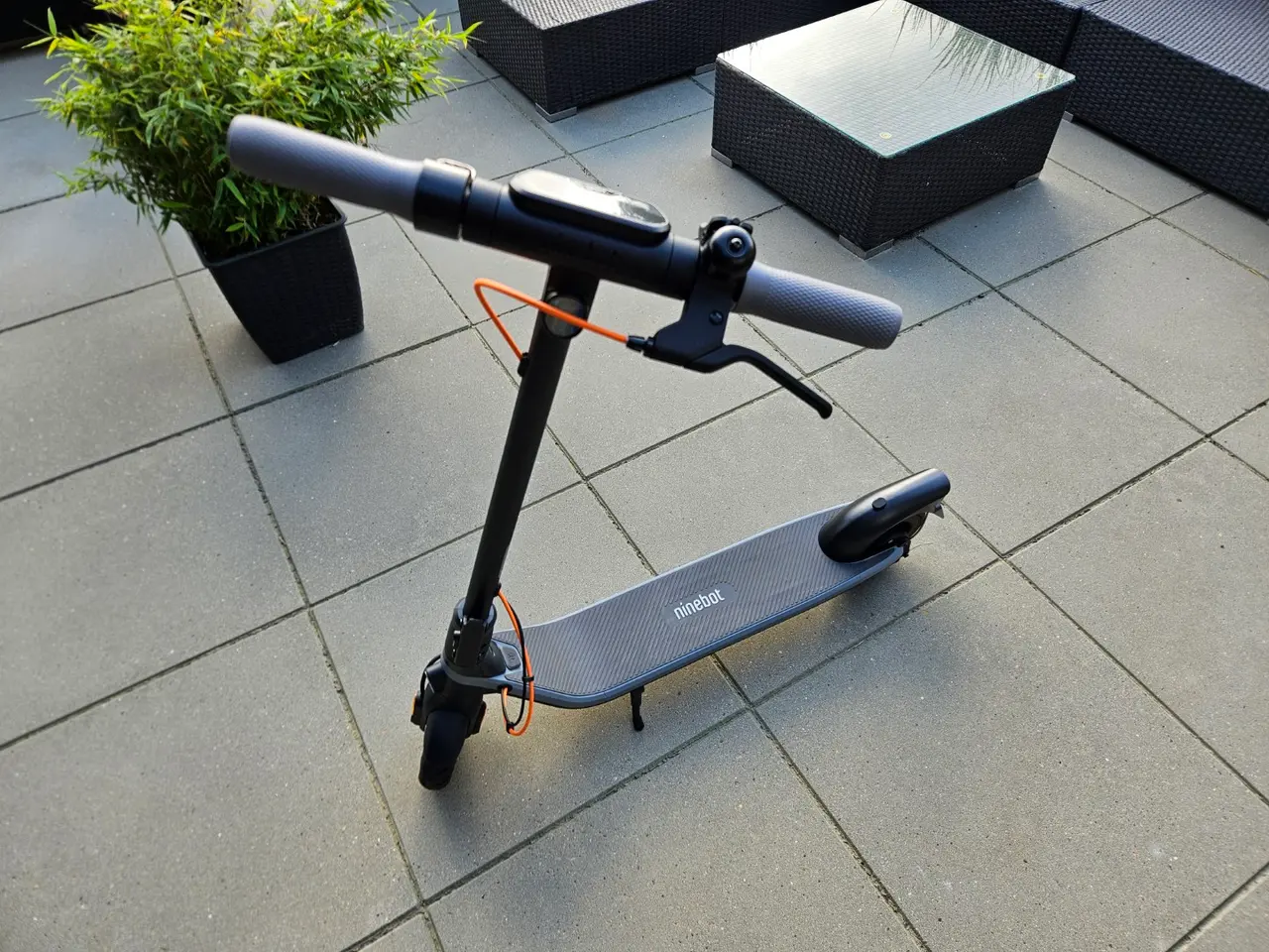 Billede 2 - Ninebot KickScooter E2 Plus – El-løbehjul med opla