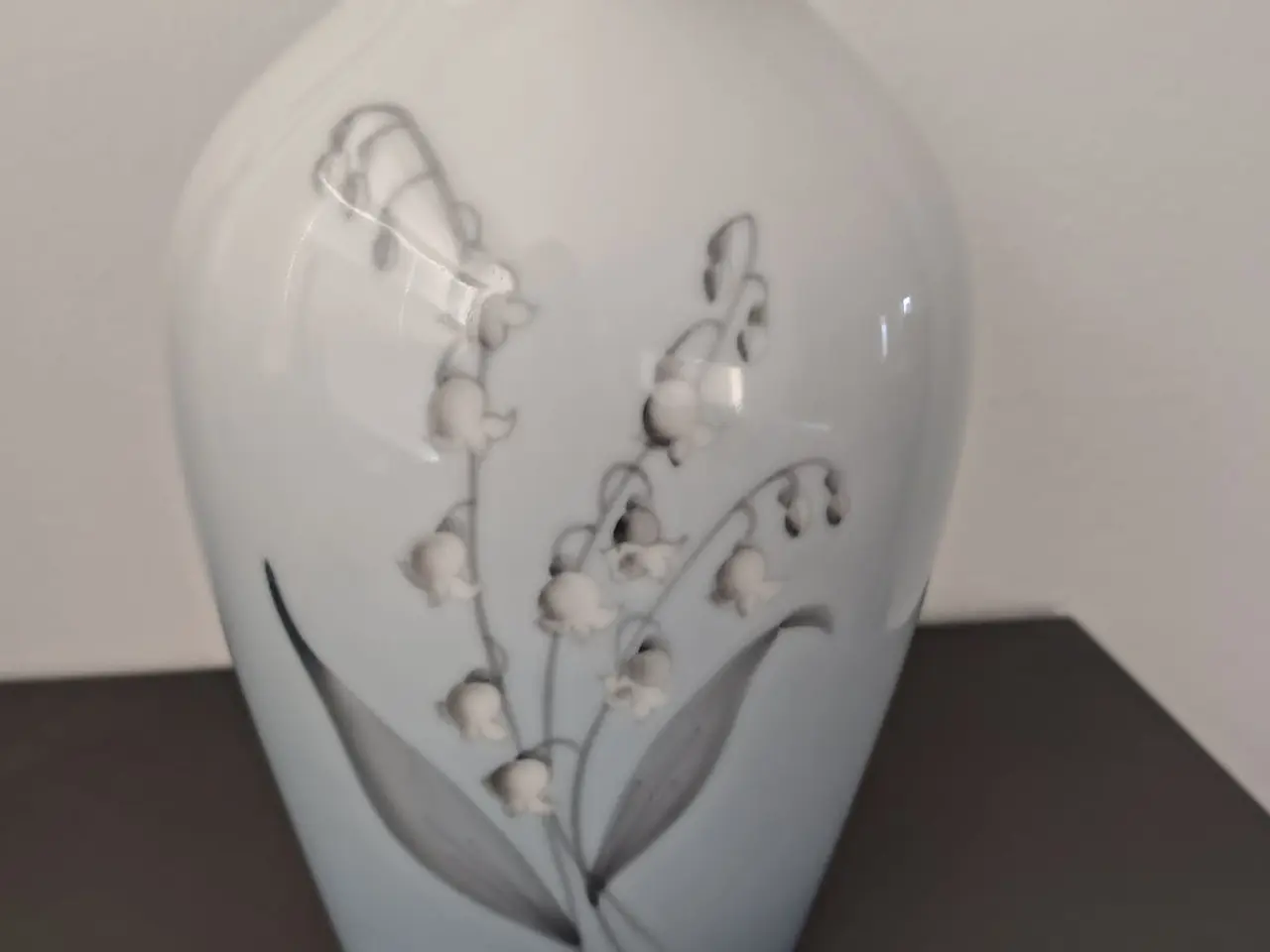 Billede 1 - Bing og Grøndahl Vase No. 57/239 med Liljekonval