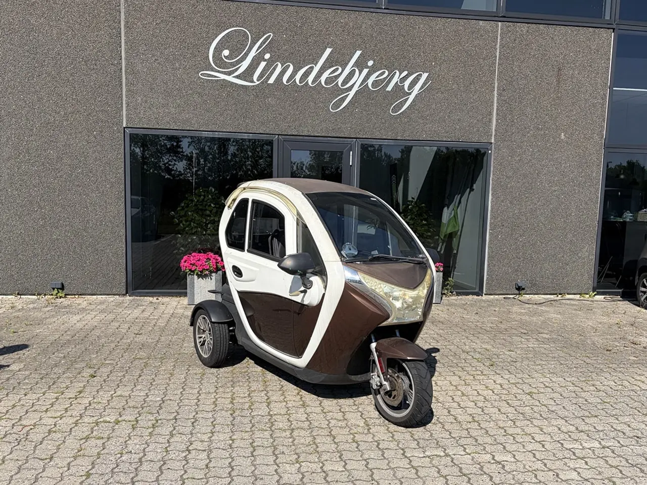 Billede 1 - Urban brun/hvid - 30 km/t