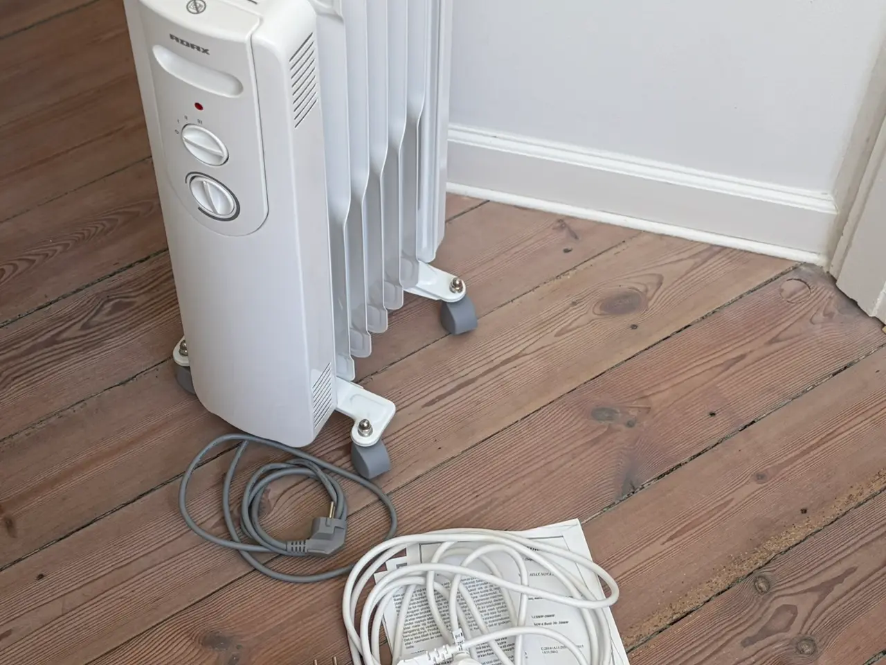 Billede 5 - Flytbar elradiator 1500W med hjul