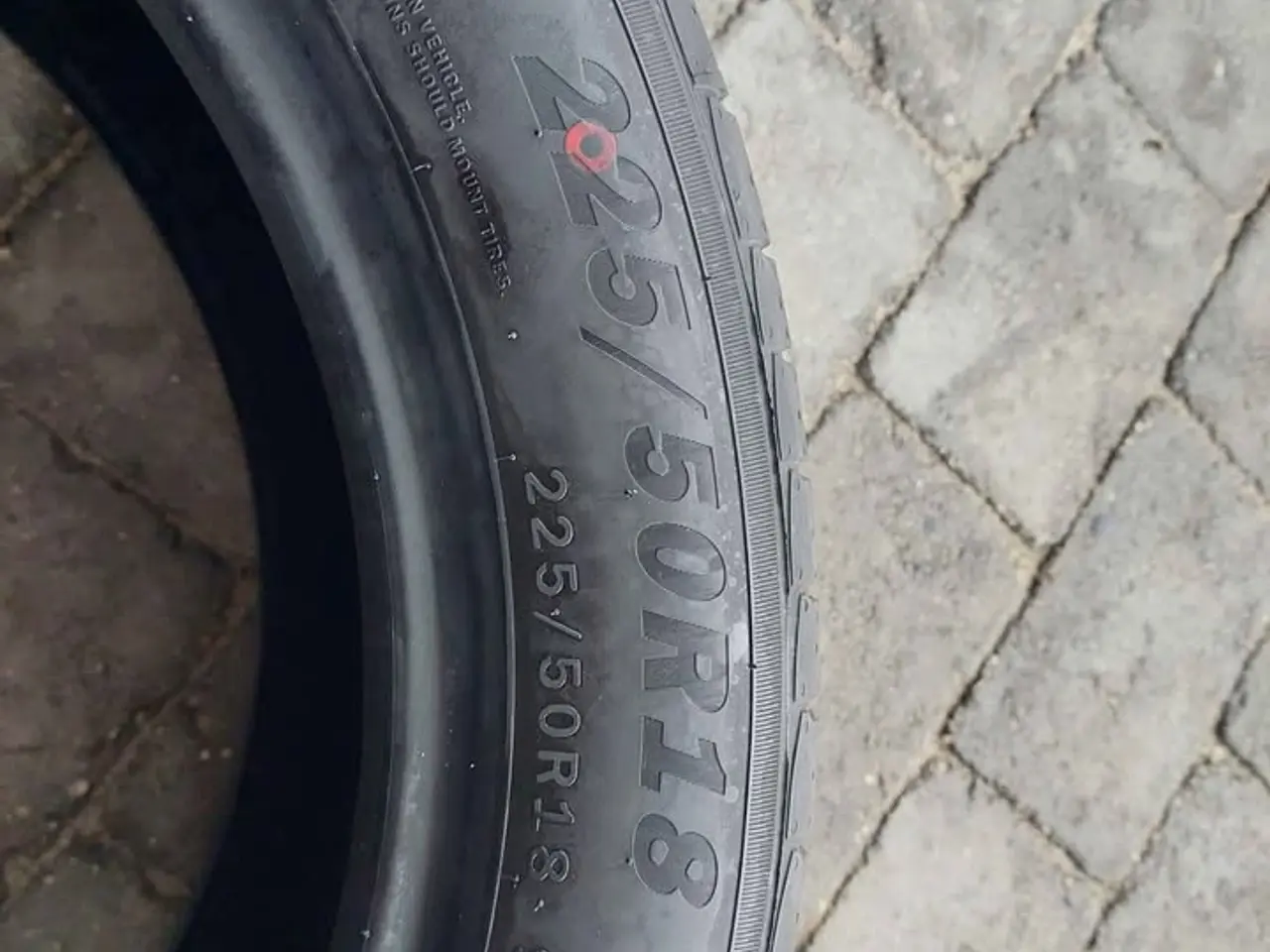 Billede 2 - Sommerdæk, 225/50R18