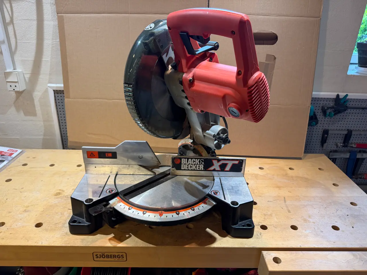 Billede 1 - Kap-/geringssav fra Black & Decker