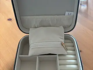 Sort Smykkeskrin