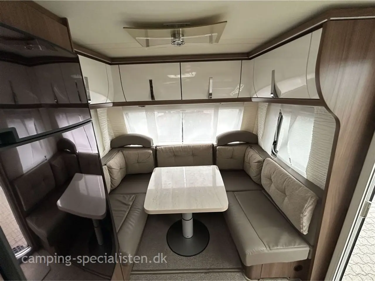Billede 4 - 2017 - Bürstner Averso Top 465 TS Bürstner Averso Top 465 TS model 2017 kan nn ses hos Camping-Specialisten.dk