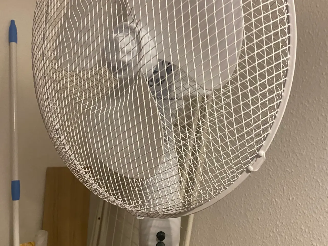 Billede 2 - Stor gulvventilator – hvid 