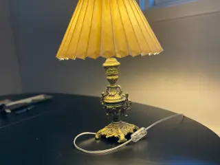 Antik bordlampe i bronze