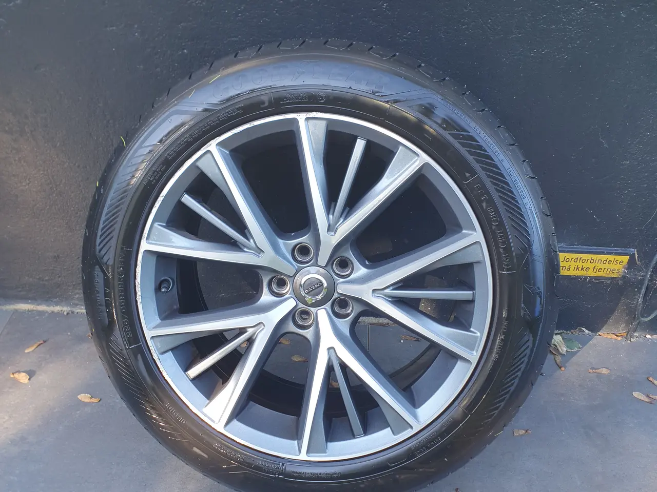 Billede 6 - Originale 19" volvofælge med goodyeardæk til elbil