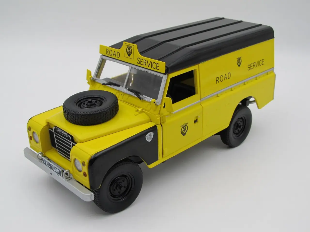 Billede 1 - 1971 Land Rover 109" Serie III Hard Top 1:18