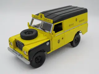 1971 Land Rover 109" Serie III Hard Top 1:18