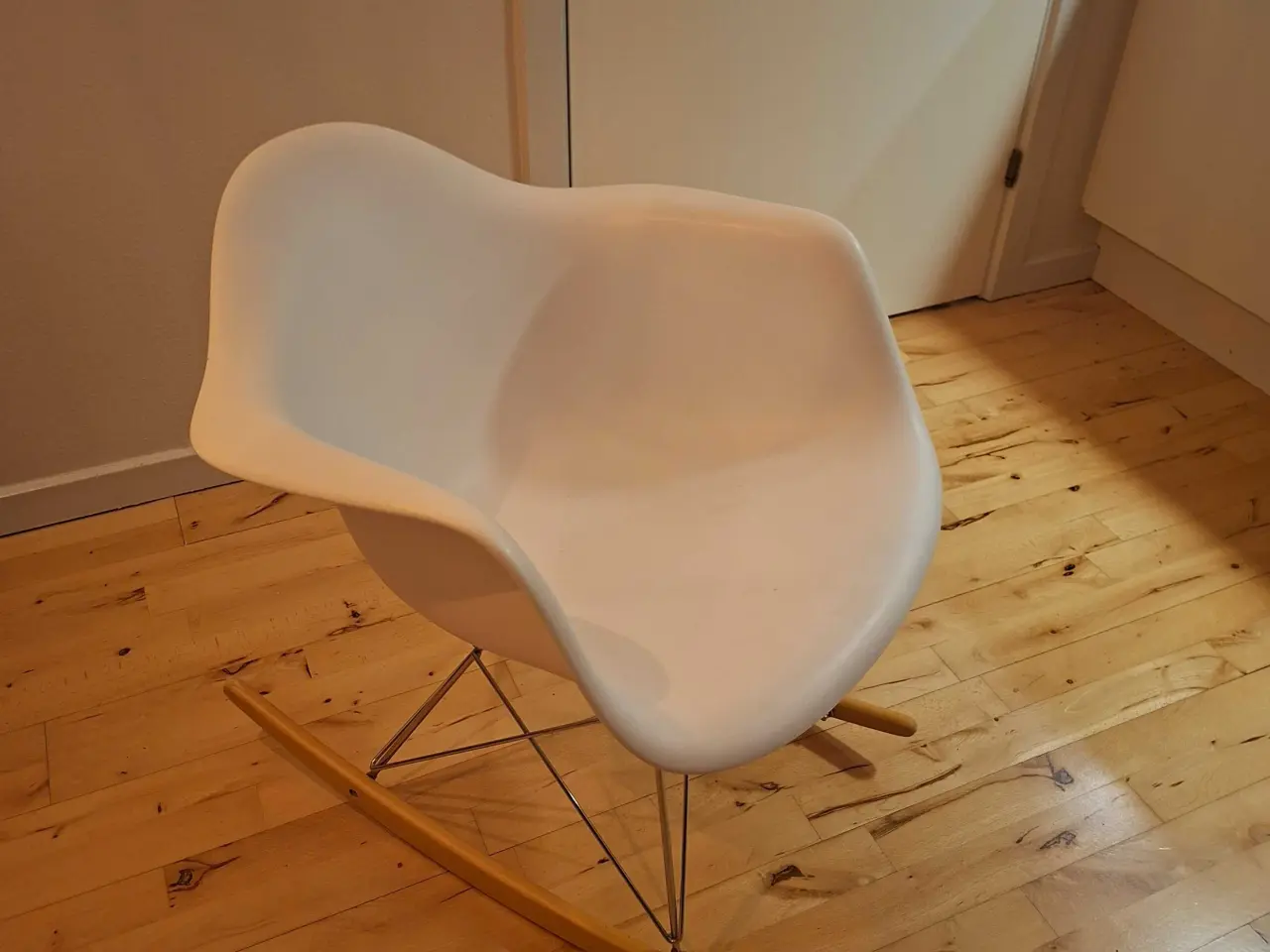 Billede 1 - Eames lignende gyngestol 