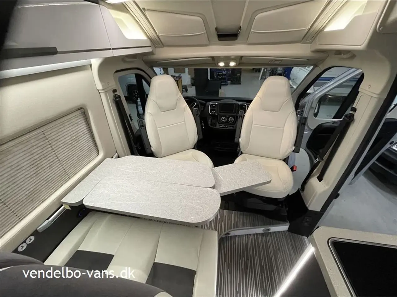 Billede 26 - 2022 - McLouis Menfys Van 04 Prestige Matic Det er CamperVan topudgaven med masser af udstyr - Prestige Matic