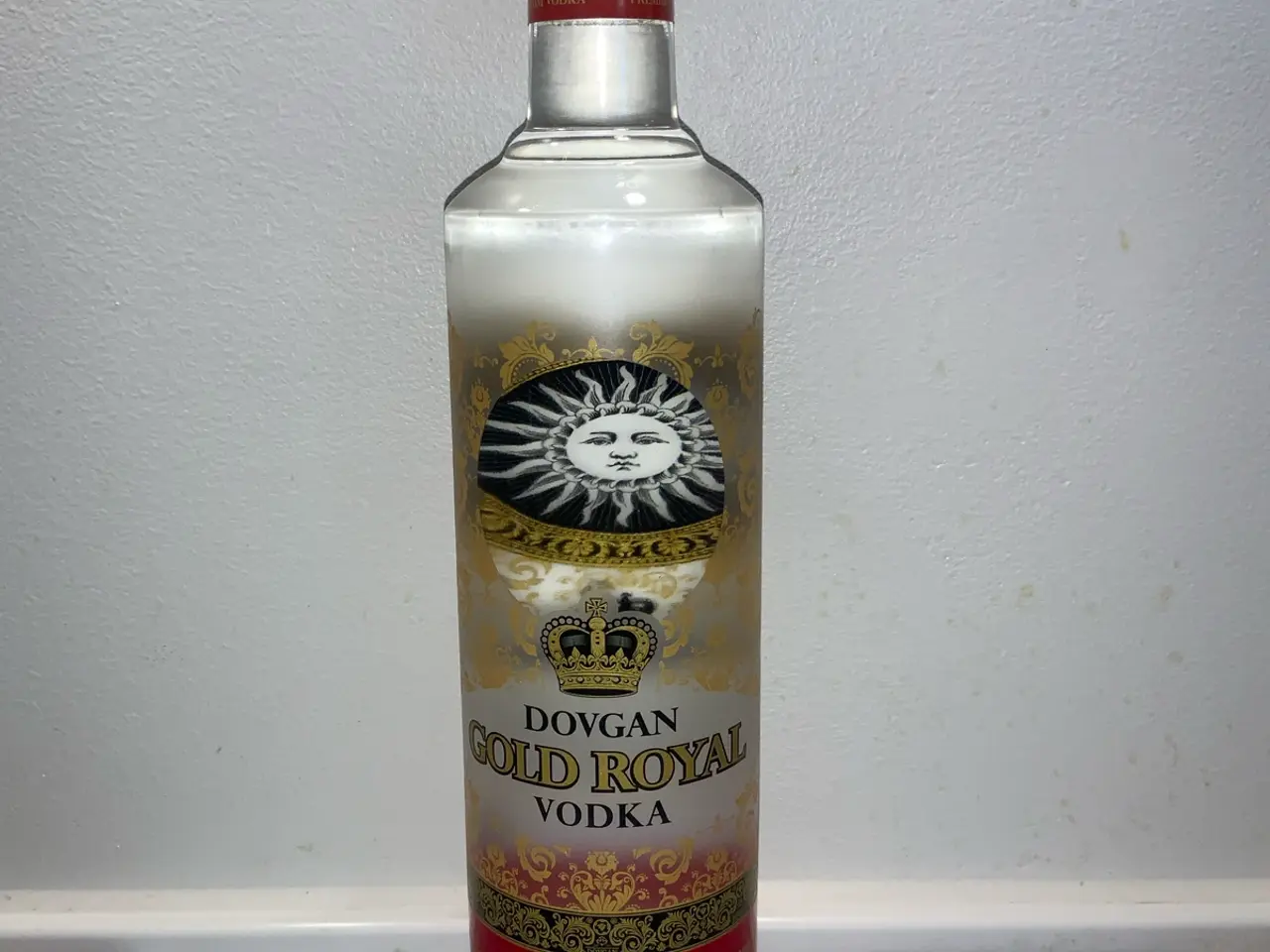 Billede 1 - Dovgan Gold Royal vodka flaske på 700 ml med 37,5%