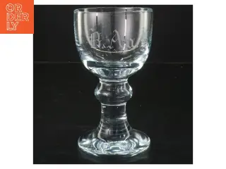 Glas med gravering (str. Ø 9,5 cm længde 16,5 cm)
