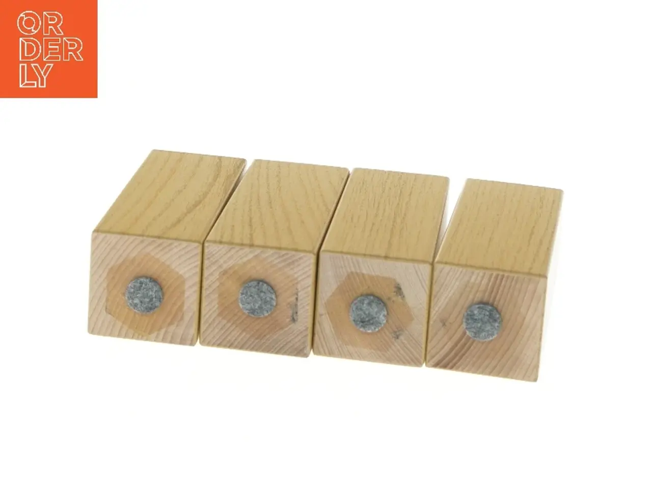 Billede 6 - Sæt af møbelben fra IKEA (str. 12,5x5,5x5,5 cm)