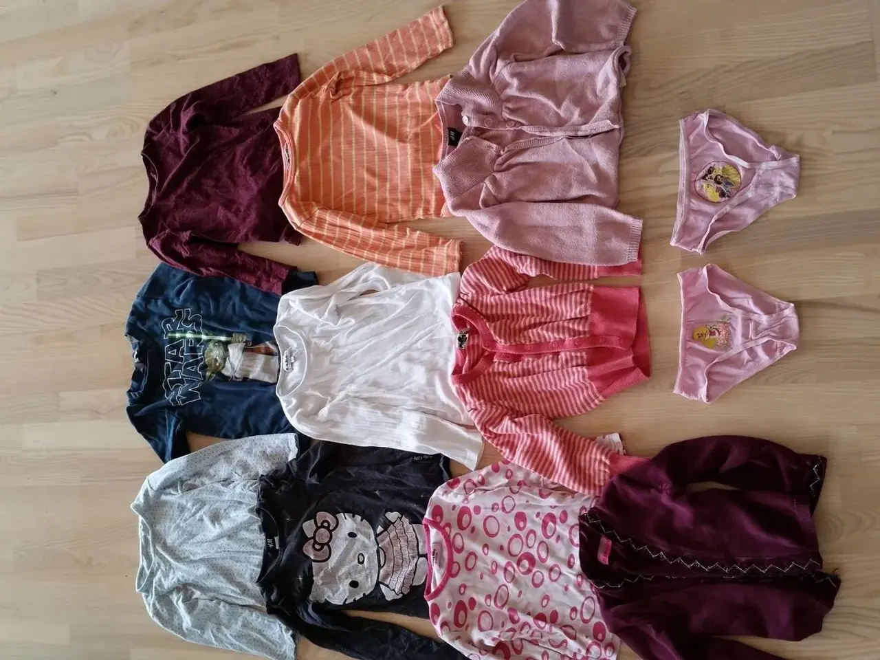 Billede 1 - 10 bluser str 110 + 2 par underbukser