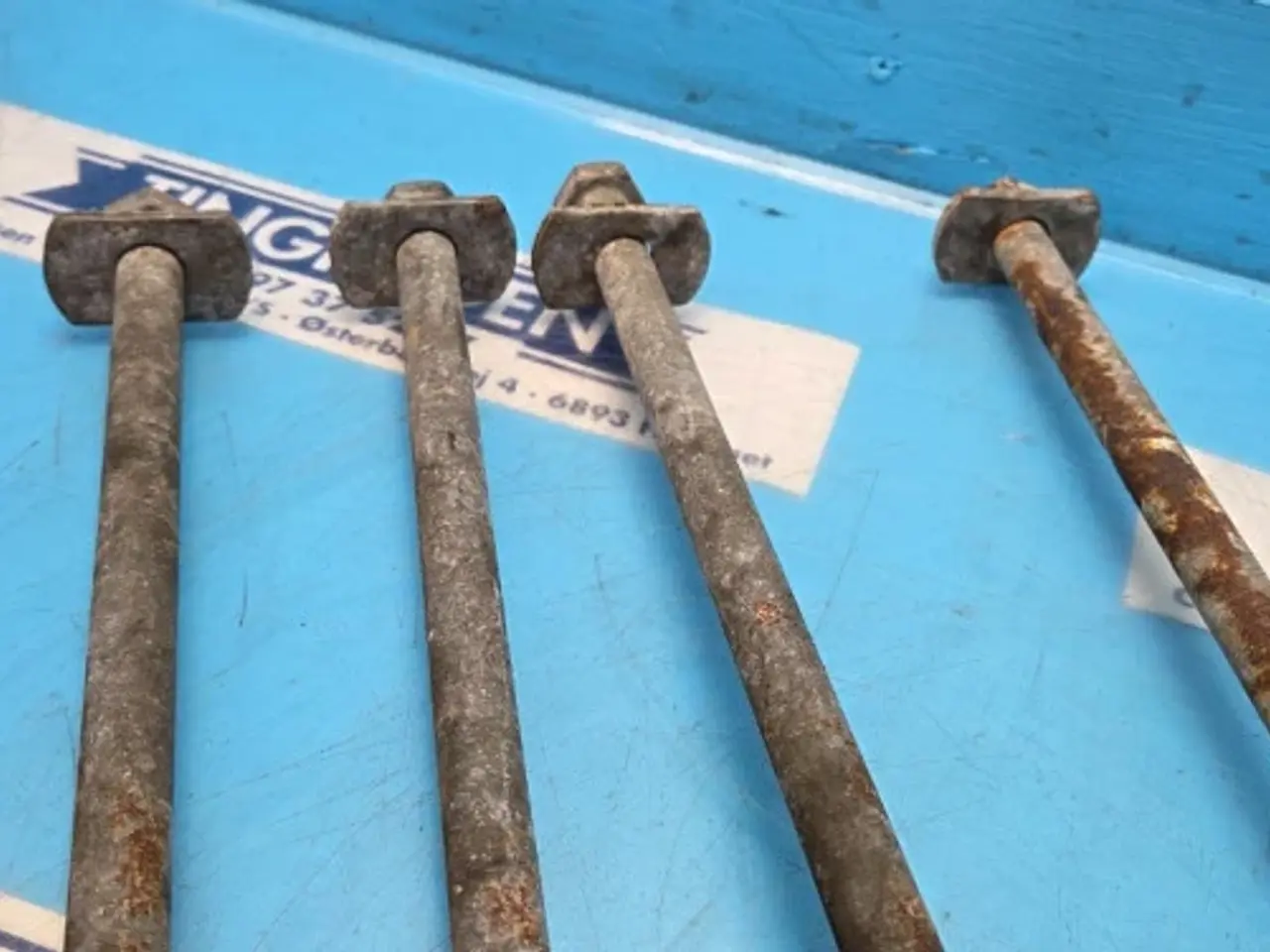 Billede 5 - New Holland 8340 Frontvægt Pin Sæt 801777536