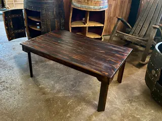 Unikt rustikt sofabord i massivt træ (Upcycled)