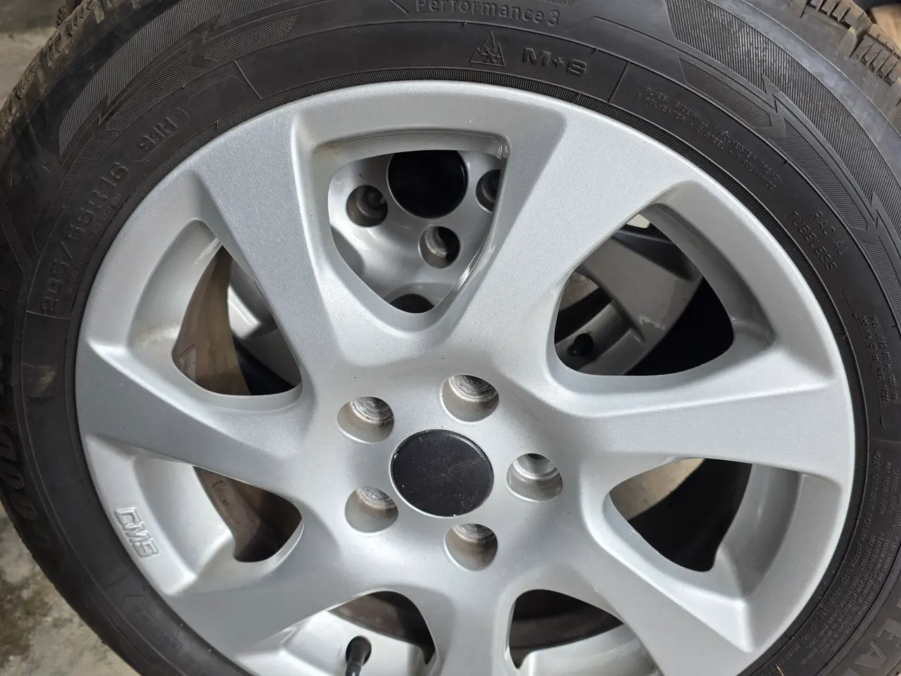 Billede 1 - Vinterdæk på alufælge.Goodyear dæk på CMS alufælge