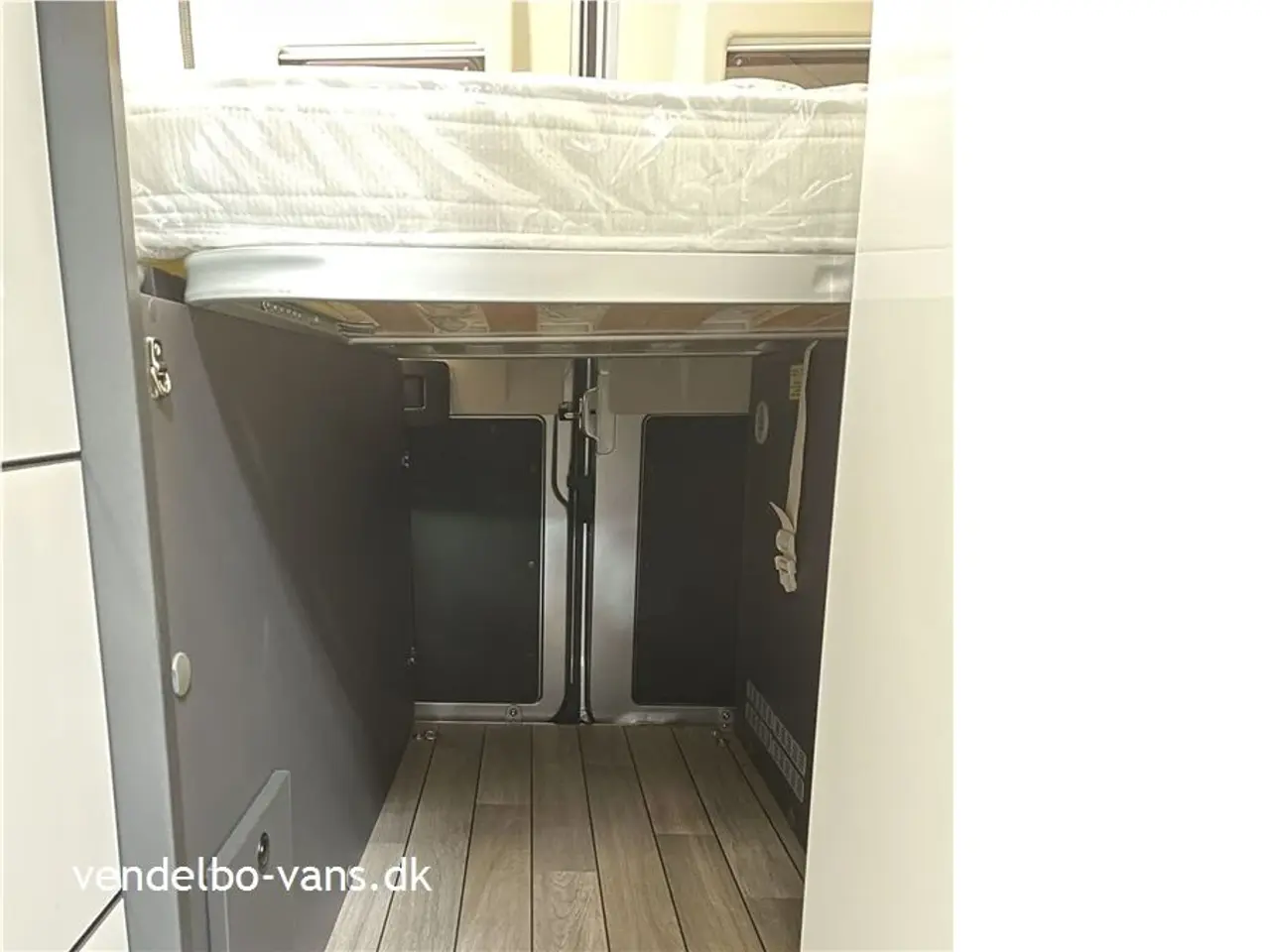 Billede 8 - 2026 - McLouis Menfys Van 1 KUN 541 cm